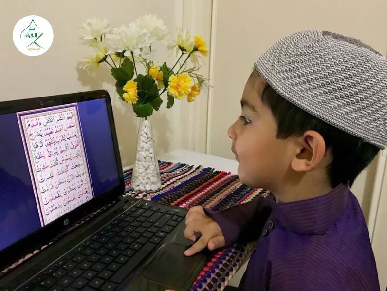 كيف يربط تطبيق تلقي القرآن غير الناطقين بالعربية بلسان القرآن عبر نور البيان؟